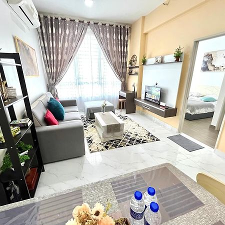 Golden Troika Kota Bharu - 2 Bedrooms Экстерьер фото